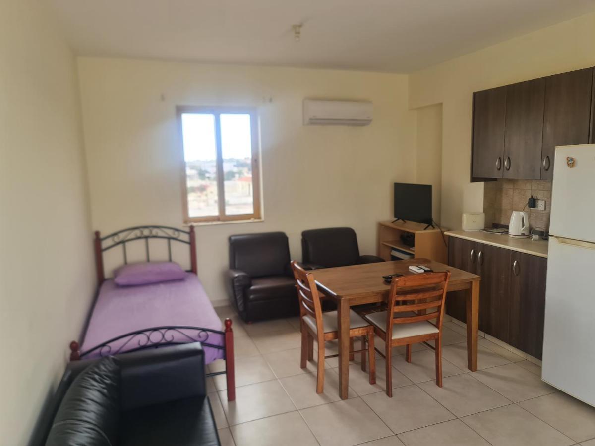 Top Floor 1 Bdrm Aprtrmnt Διαμέρισμα Dromolaxia Εξωτερικό φωτογραφία